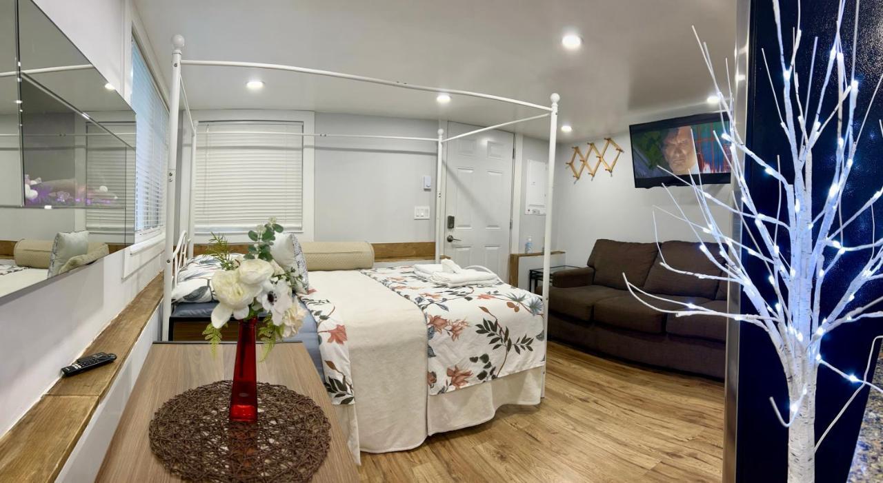 Resort Style Home Living With Private Pool And Hottub Delta Esterno foto